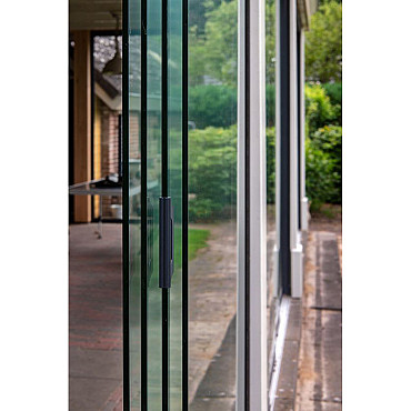 Glazen schuifwandset compleet 4-sporig zwart - inbouwhoogte 223-227 cm deurbreedte 82 cm/max 322 cm